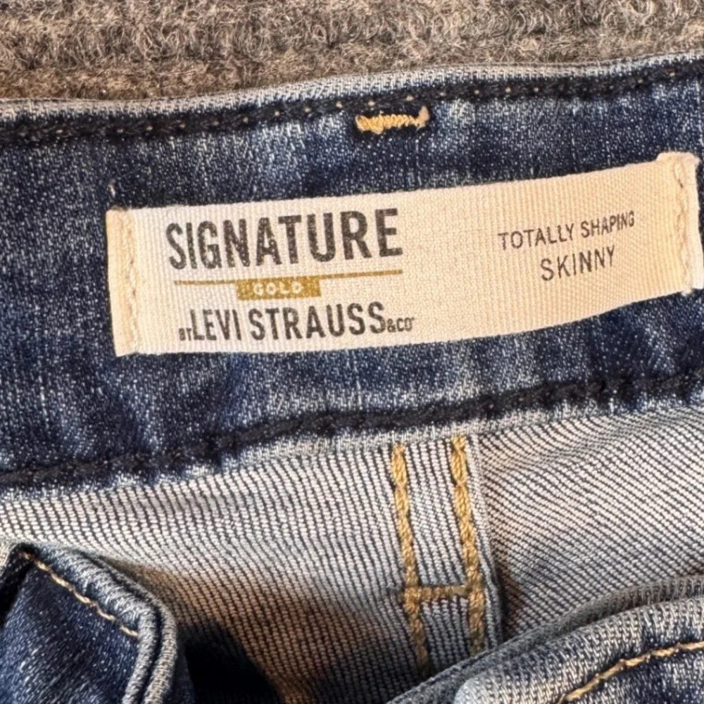 Signature by Levi Strauss Gold Totally‎ Shaping Skinny Jeans Blue Size 36x30